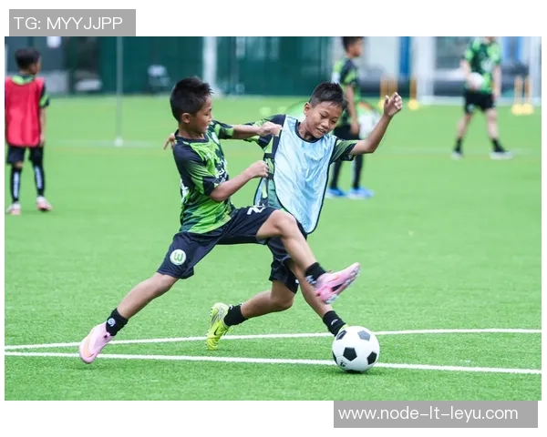 踢足球的英语过去式及其在句子中的应用解析